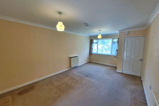 2, Meadow Close, Southampton photo 4