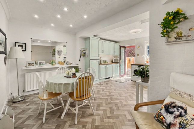102 Kearsley Road, Manchester photo 2