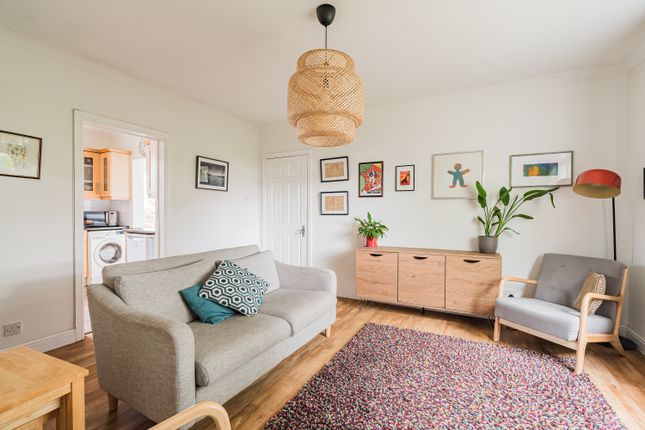 13, Clermiston Medway, Edinburgh photo 4
