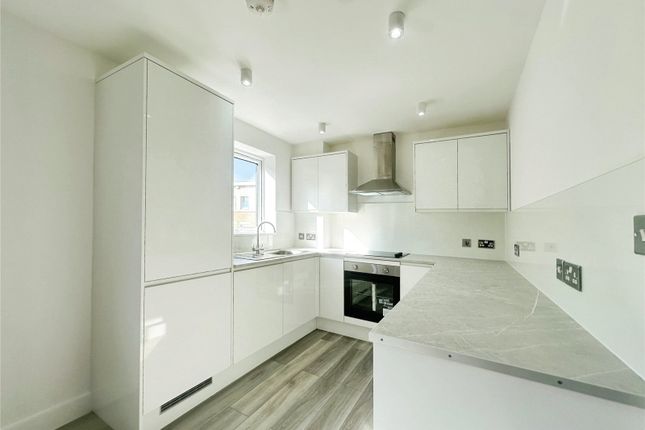 31 Astra Court,, King Georges Avenue, Hertfordshire photo 2