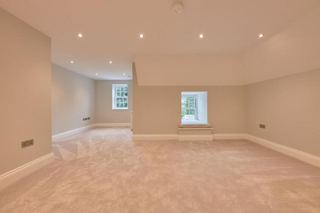 Flat Flat 1, 92, Holders Hill Road, London photo 4