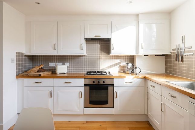 32 Digby Crescent, Flat 2, London photo 3