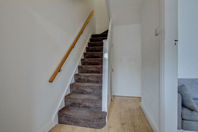 52, Northwood Gardens, Greenford photo 4