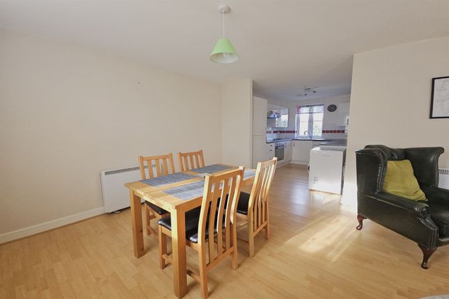 51, Holden Close, Essex photo 4