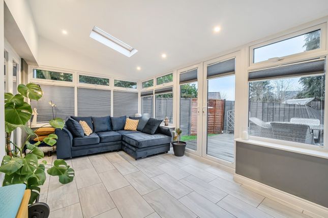 2, Wentworth Avenue, Berkshire photo 2