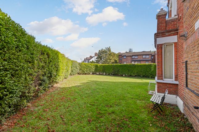 Flat C, 17, Pepys Road, London photo 5