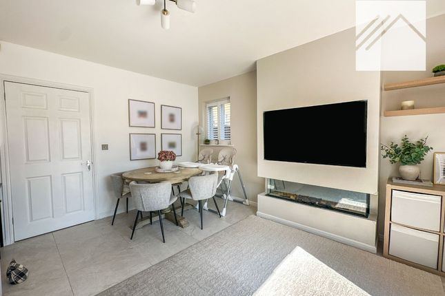 9 Galt Close, Wickford photo 3