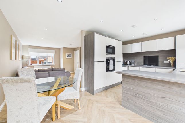 2 Laighshaws Place, Larkhall photo 4