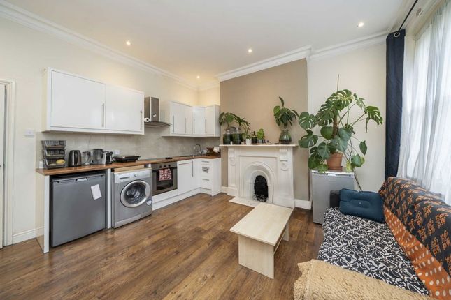 Second Floor Flat, 194, Uxbridge Road, London photo 4