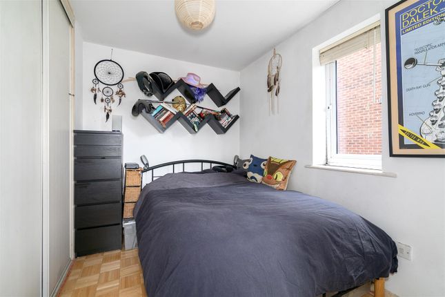 Flat for sale in Bream Close, London