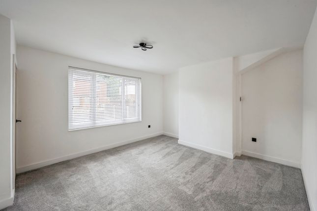7, Ash Grove, Rotherham photo 3