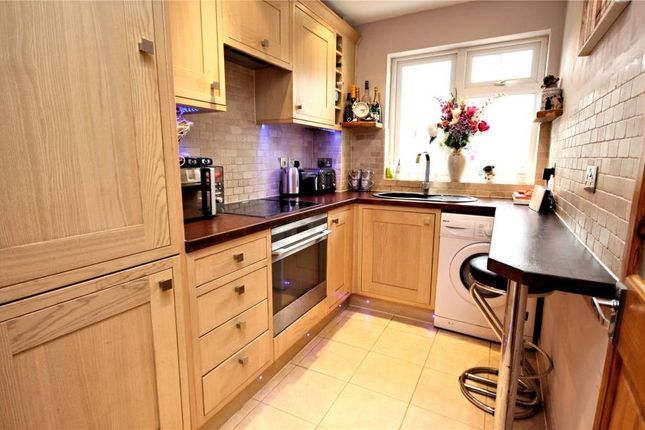 63, Willowmead Close, Woking photo 2