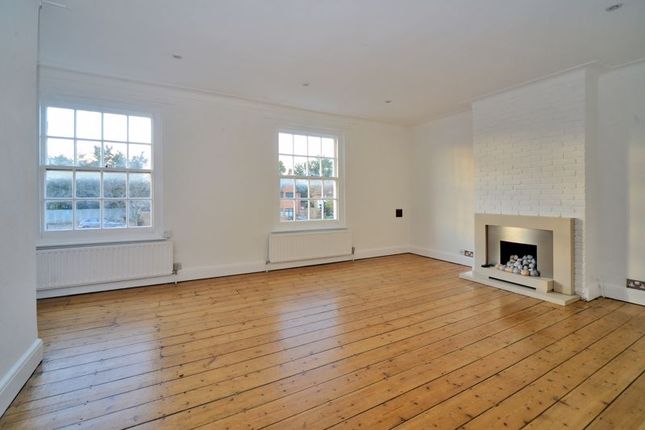 5A, The Broadway, Thames Ditton photo 2