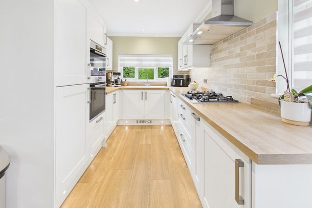 16, Ellwood Rise, Buckinghamshire photo 3