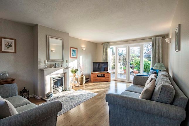 16 Lackmore Gardens, Woodcote photo 4