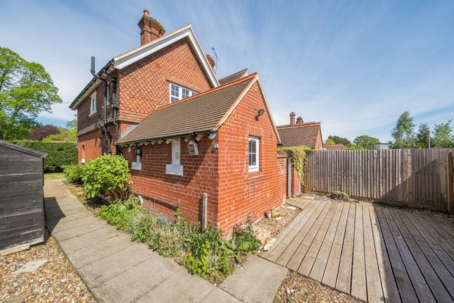 3, School Cottages, Woking photo 4