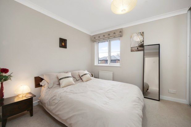 Flat to rent in Collingwood Place, Walton-On-Thames