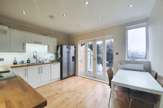 Room 1, 33, Kings Chase, Brentwood photo 5