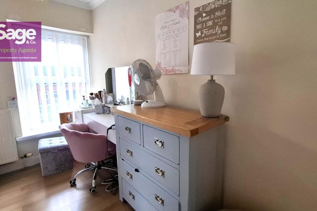 6, Silver Street, Crosskeys photo 5