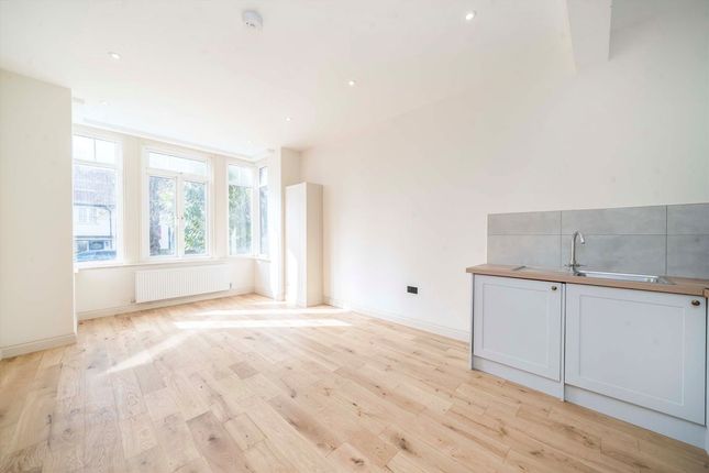 Flat 1, 46, Avenue Gardens, London photo 3