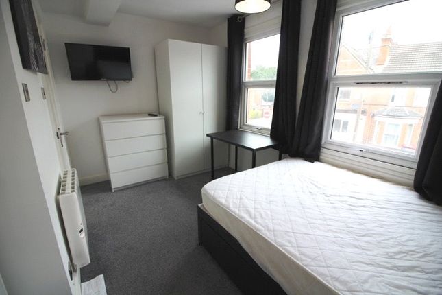 Thumbnail Property to rent in Salisbury Road, Reading, Berkshire