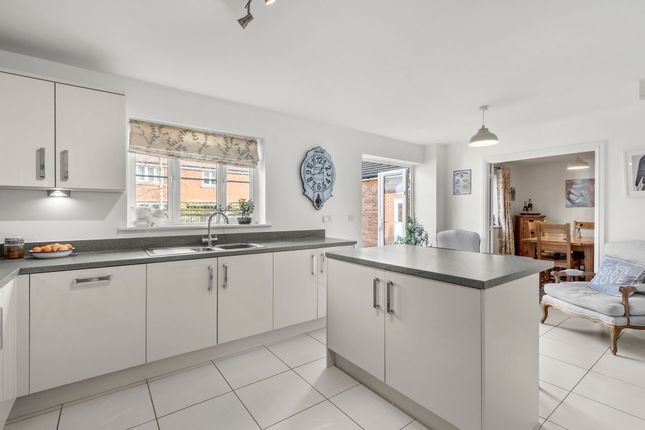 7 Cotts Field, Aylesbury photo 2