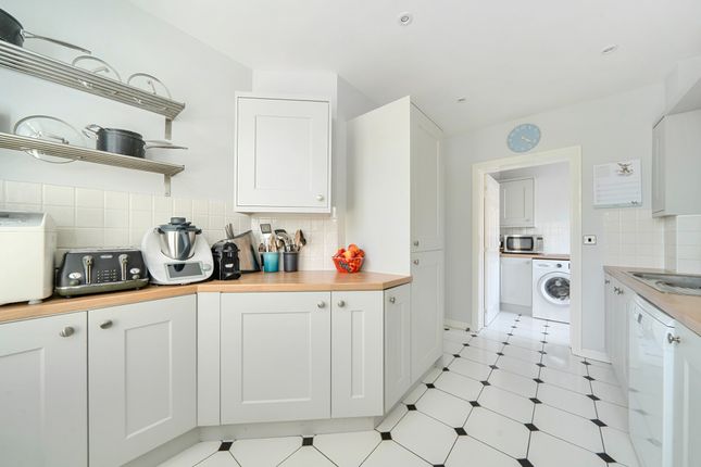 19 Crofters Close, Deepcut, Camberley photo 3