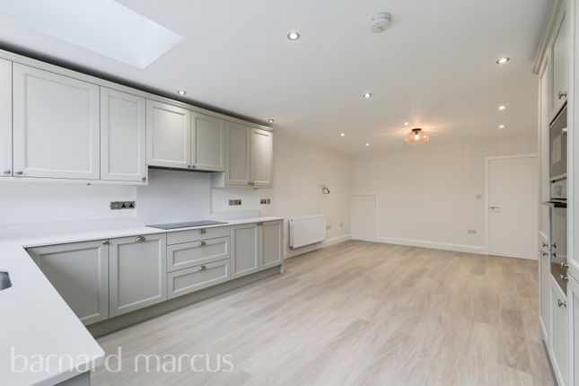 8a, The Green, 8a, High Street, FELTHAM photo 2