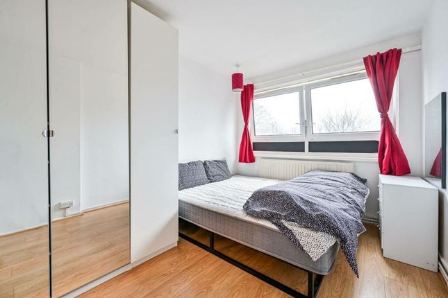 Flat for sale in Buxton Street, Aldgate East, London