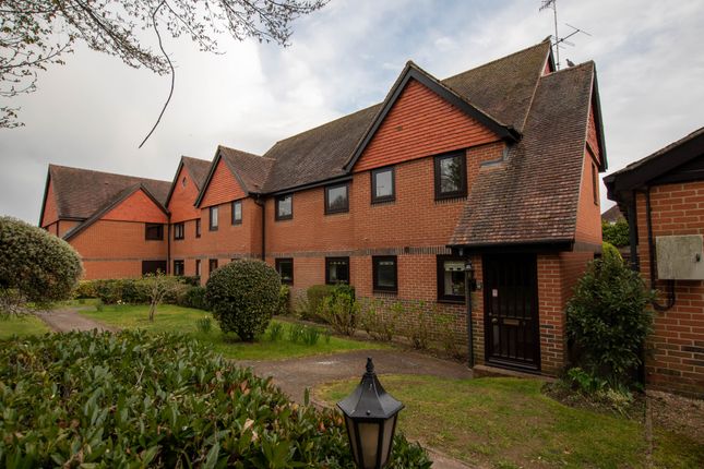 Thumbnail Flat for sale in Victoria Court, Henley-On-Thames