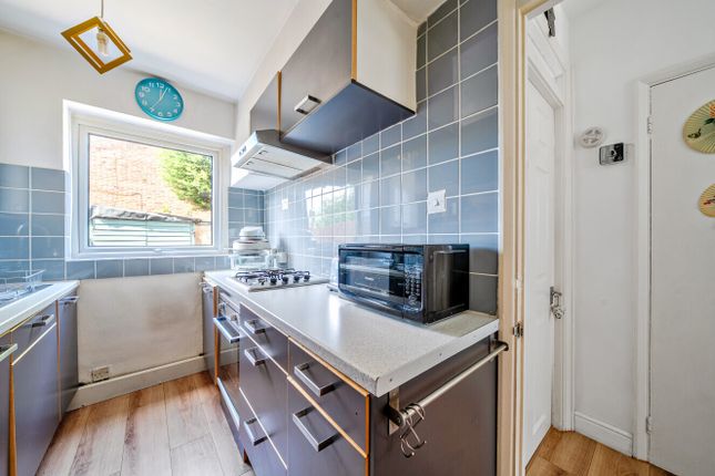 Flat 13, Hillview,, South Lodge Avenue, Mitcham photo 4