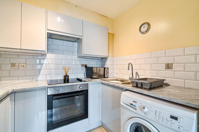 Flat 19, Shepperton Court,, Shepperton Court Drive, Surrey photo 4