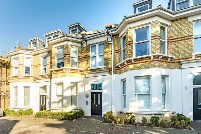 Flat for sale in The Avenue, Berrylands, Surbiton