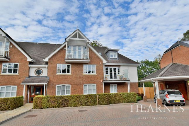 2-bed flat on Manor Close, Ferndown, £375,000