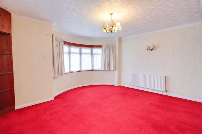 72, Woodcutters Avenue, Leigh-on-Sea photo 4