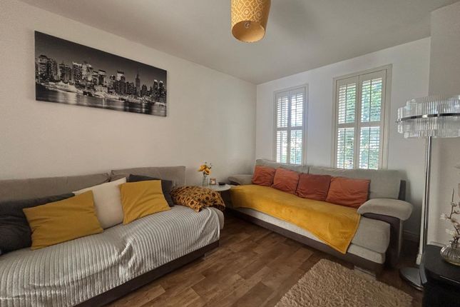 150 Ffordd Y Draen, Bridgend photo 3