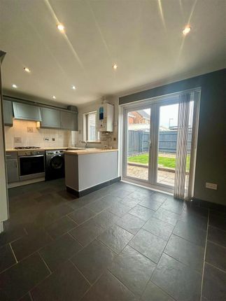 2, Deene Close, Grimsby photo 3