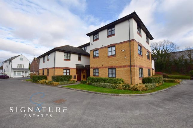 Thumbnail Flat to rent in Peterslea, Water Lane, Kings Langley