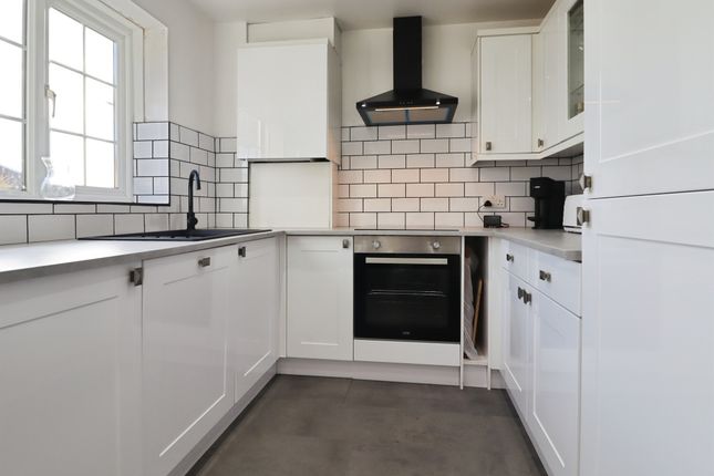 10, Sundew Close, CARDIFF photo 2