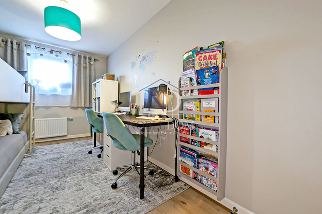 Flat for sale in Taywood Road, Northolt