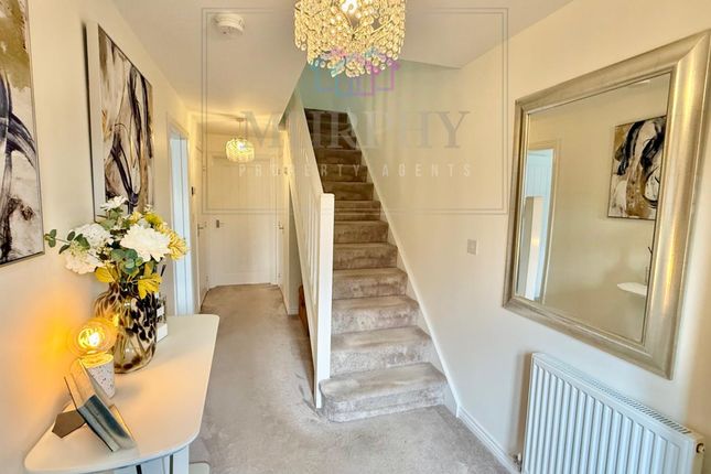 19 Warren Court, Pontefract photo 3