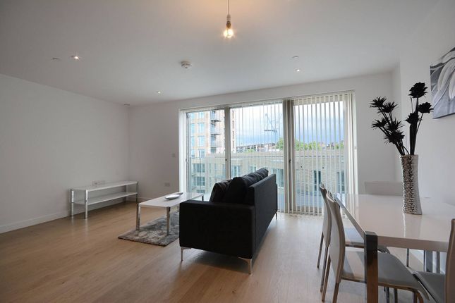 Flat to rent in New Paragon Walk, Elephant And Castle, London