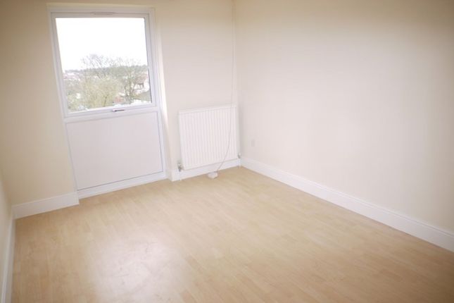 32 Shurland Avenue, Barnet photo 3