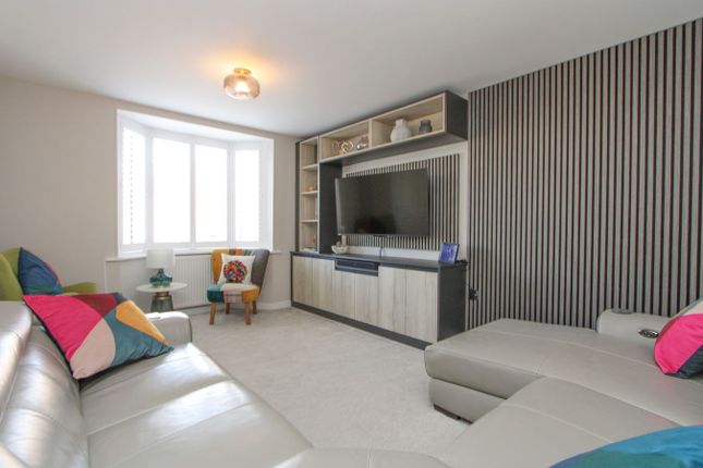 Wainblade Court, Yate photo 4