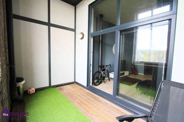 Apt 529, Holden Mill Blackburn Road, Bolton photo 4