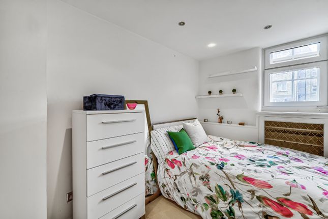 Flat 18A Queens Court,, Queensway, London photo 3