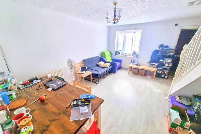 Widgeon Close, Widgeon Close, Custom House photo 3