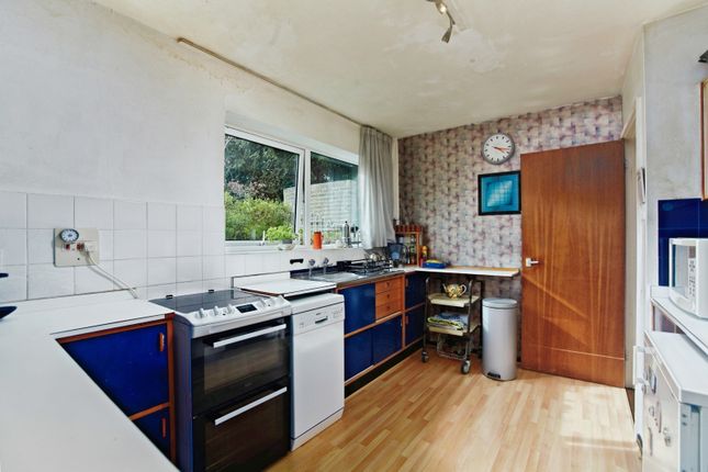 5, Crofters Mead, Surrey photo 3