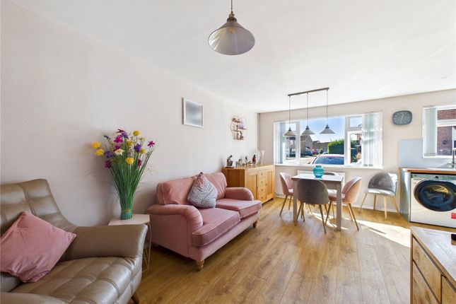28, The Josselyns, Felixstowe photo 3
