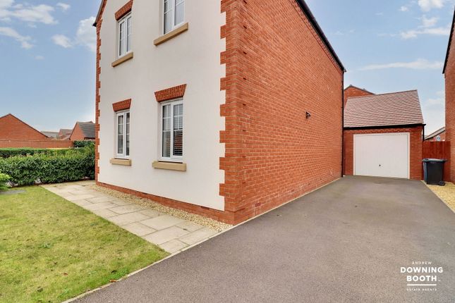 23, Violet Walk, Lichfield photo 3